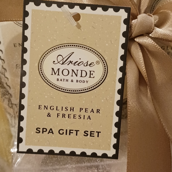 NWT! ARIOSE MONDE BATH SET (English Pear & Freesia) - Picture 2 of 14